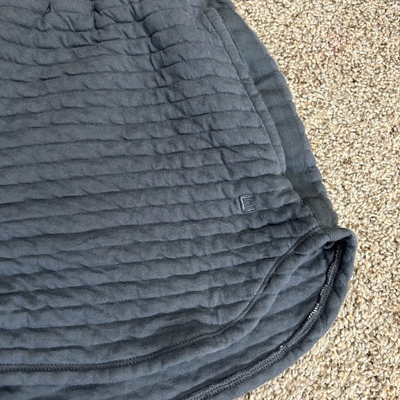 EVERLANE The Organic Cotton Quilted Short Gray Size Large Women's Casual Preppy - Picture 5 of 10